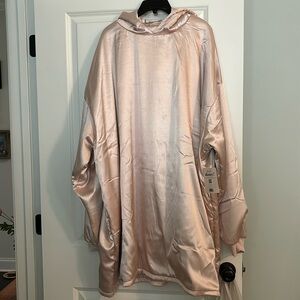 Kitsch light pink glazey